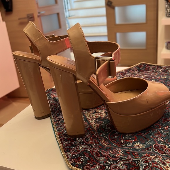 Nude Heels - Picture 3 of 5